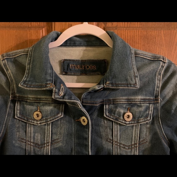 Maurices 🌟HP🌟 Women’s Small Denim Jacket - Picture 3 of 3